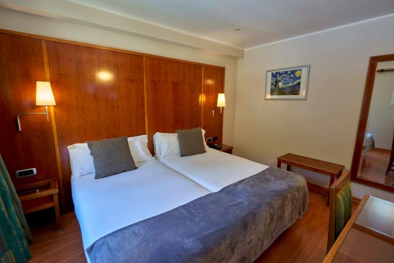 Standard Double or Twin Room image 1