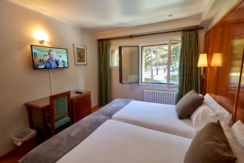 Standard Double or Twin Room image 3