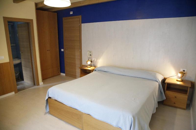 Deluxe Double or Twin Room image 2