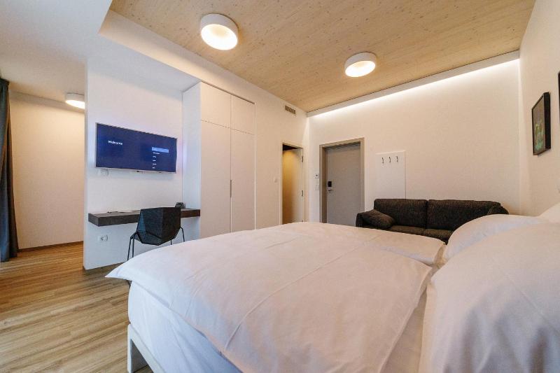 Apartment with Terrace image 4