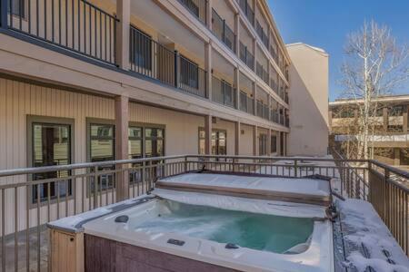 Aspen Core Renovated 2 BR 2 BA with AC - image 3