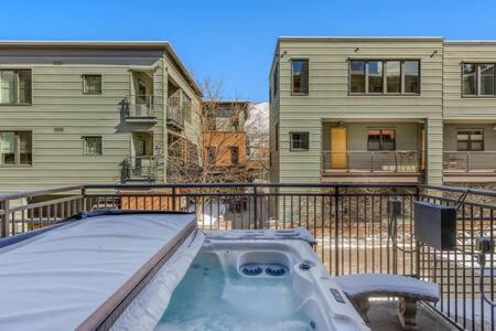 Aspen Core Renovated 2 BR 2 BA with AC - image 12