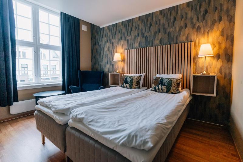 Standard Double Room image 3