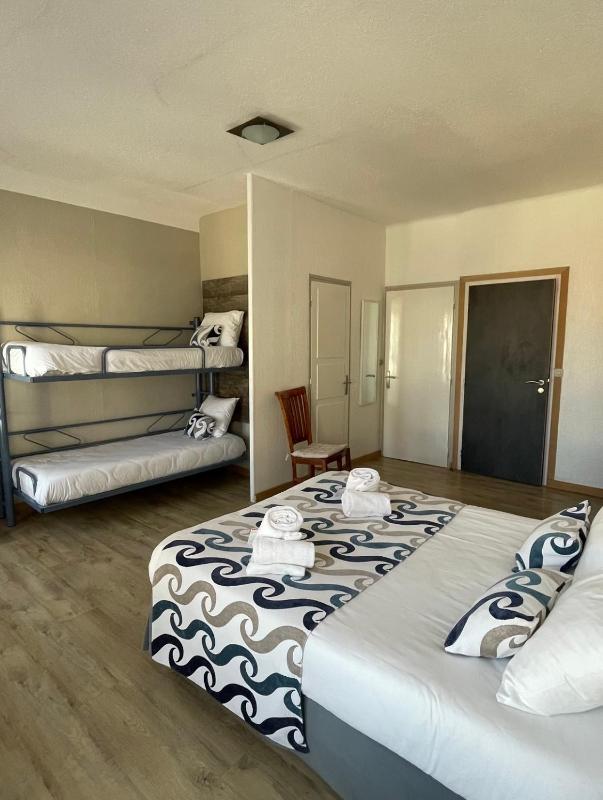 Family Room with City View  image 4