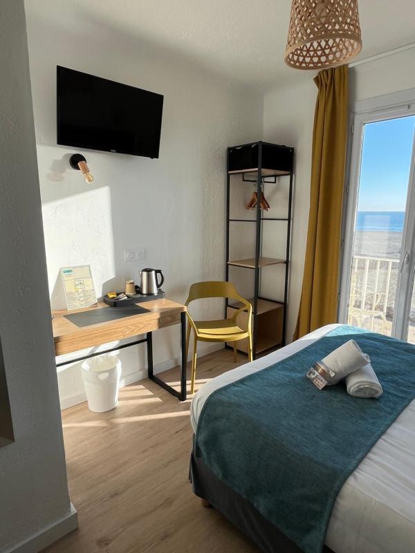 Comfort Double Room with Sea View image 3