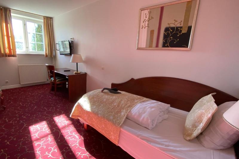 Single Room image 3