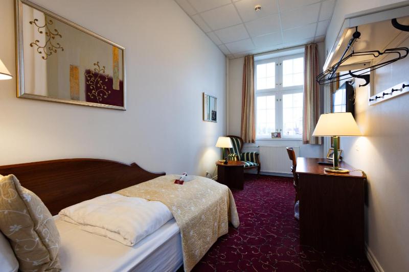 Single Room image 4