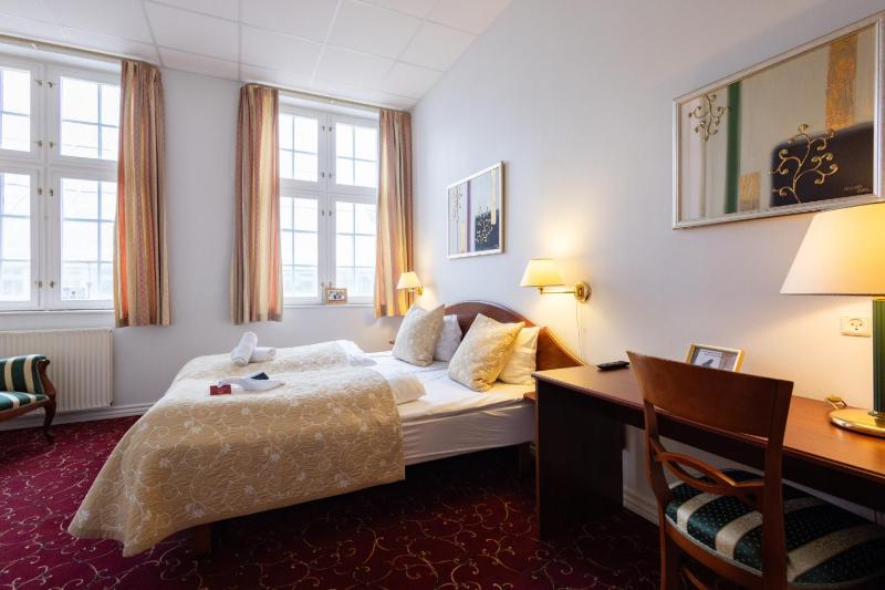 Small Double Room image 1