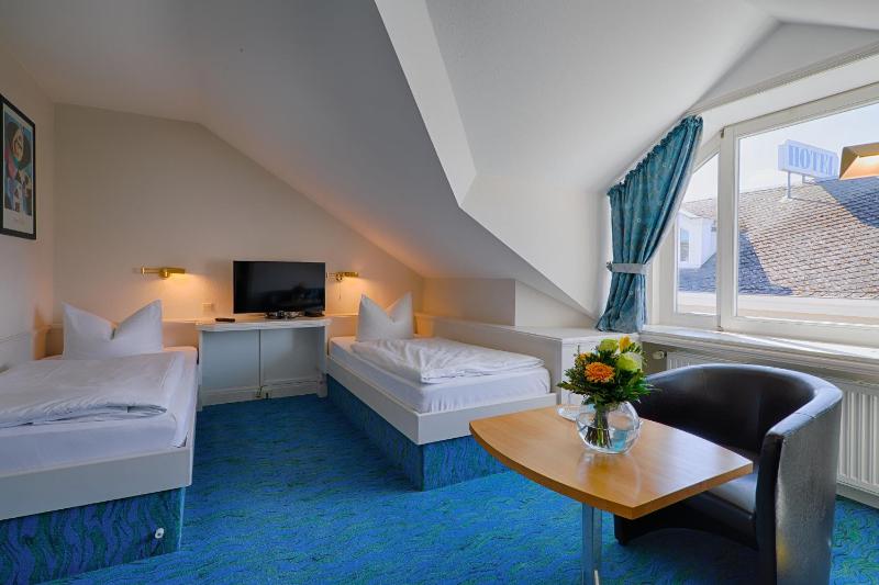 Standard Single Room image 3