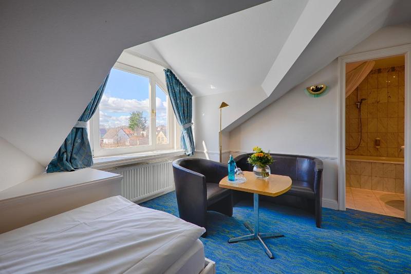 Standard Single Room image 4