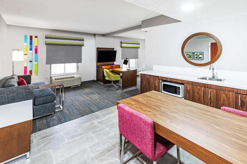 King Suite - Non-Smoking image 4