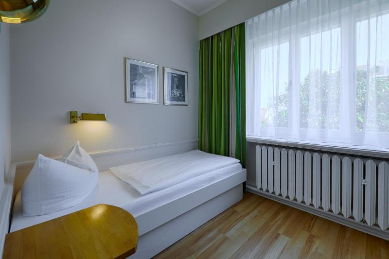 Comfort Triple Room image 3
