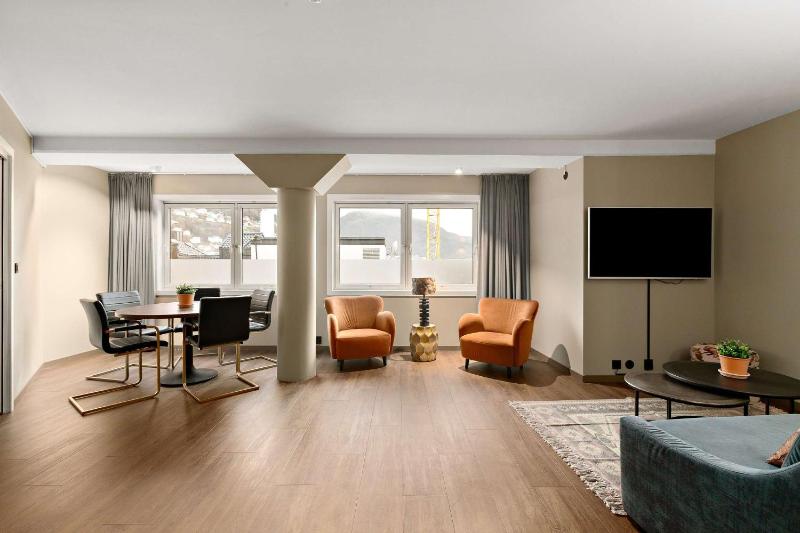 Two-Bedroom Apartment - Non-Smoking image 3