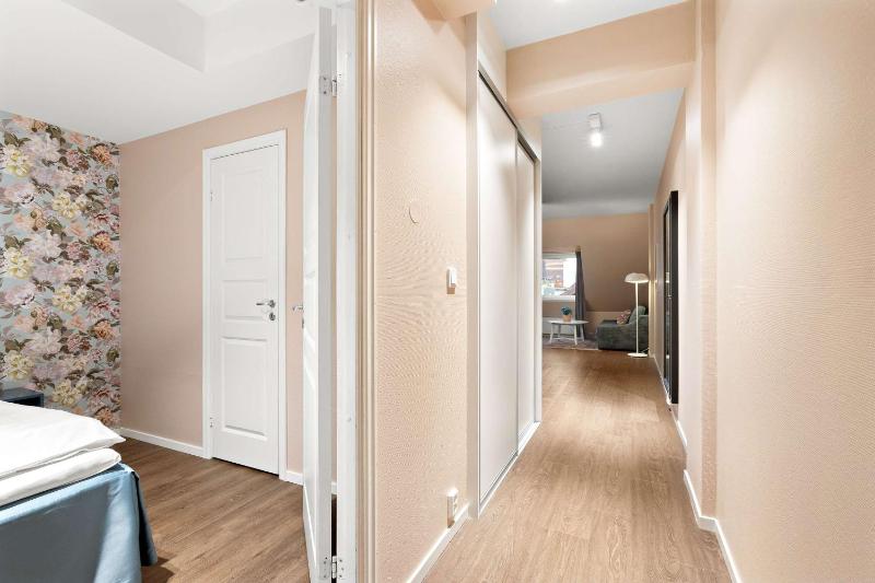 Deluxe Twin Room with City View image 4