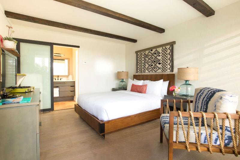 King Room image 3