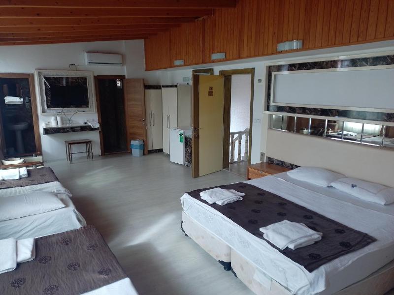 Quadruple Room image 3