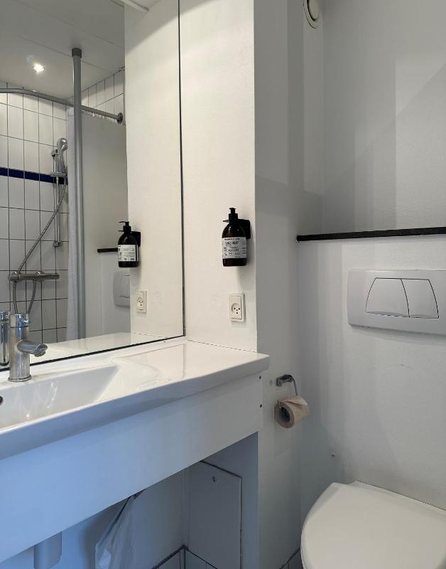 Standard Twin Room image 2