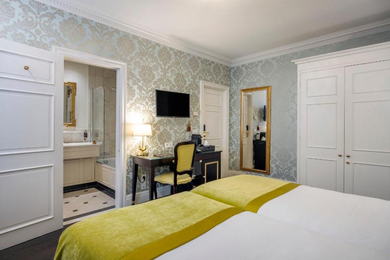 Classic Double Room image 4