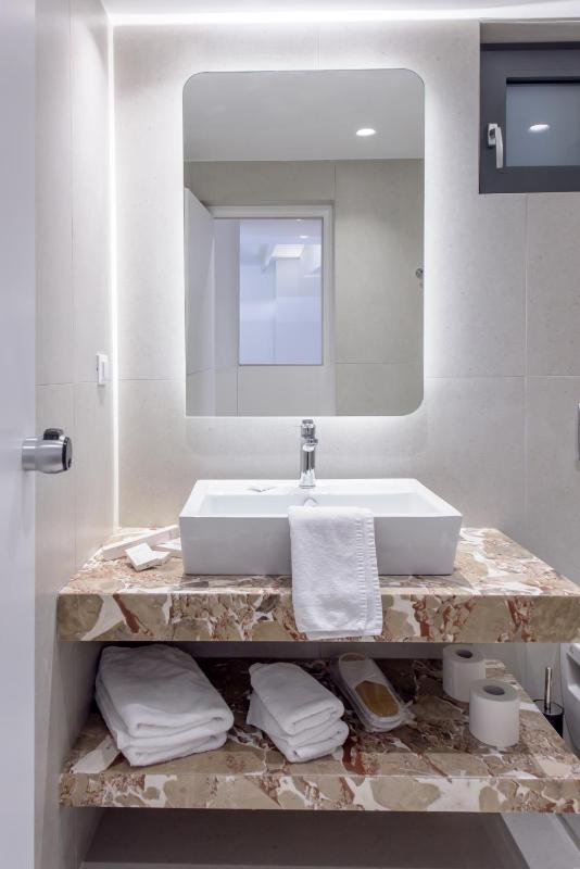Junior Suite with Sea View image 3