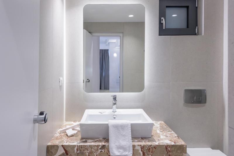 Junior Suite with Sea View image 4