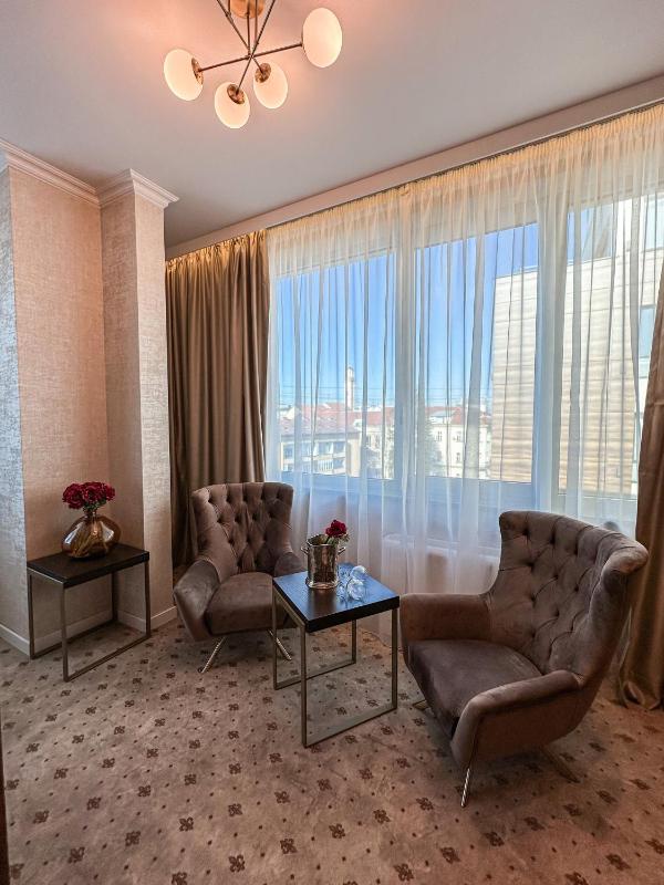 Deluxe King Room image 4