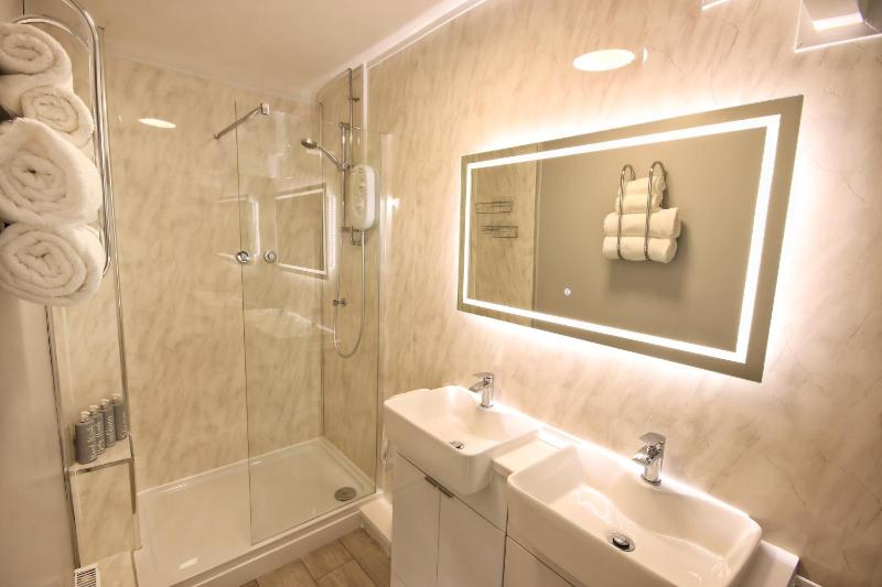 Superior Double Room with Sea View image 3
