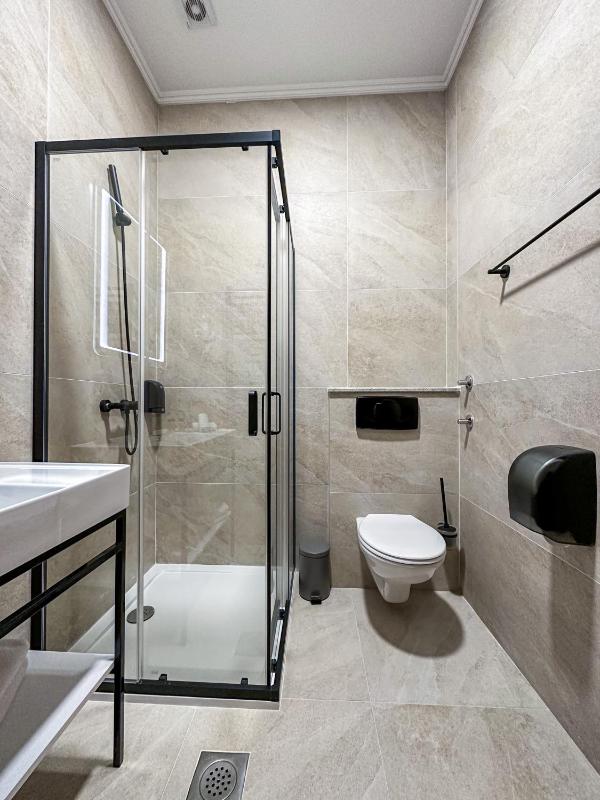 Superior King Room image 3