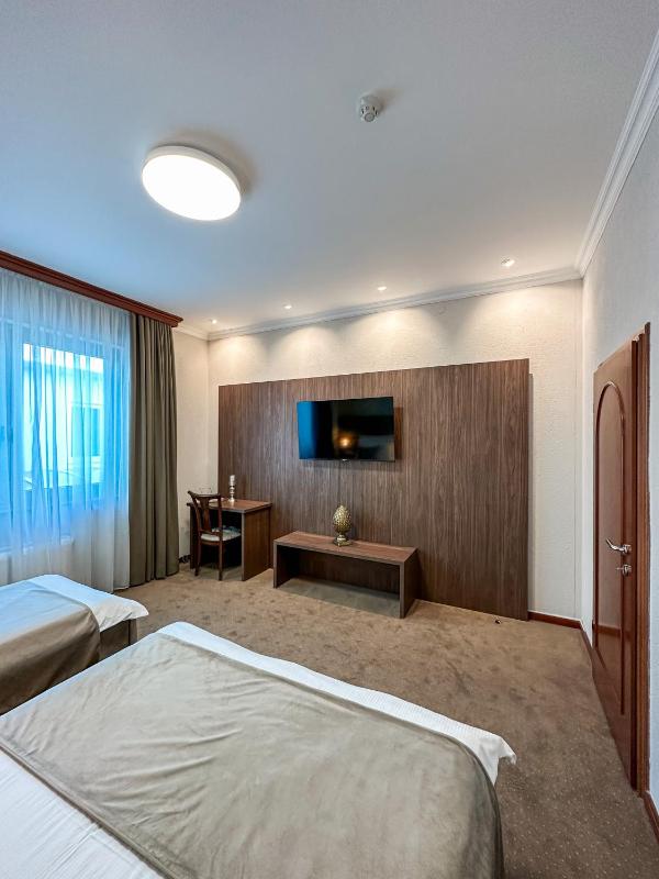 Superior Triple Room image 1