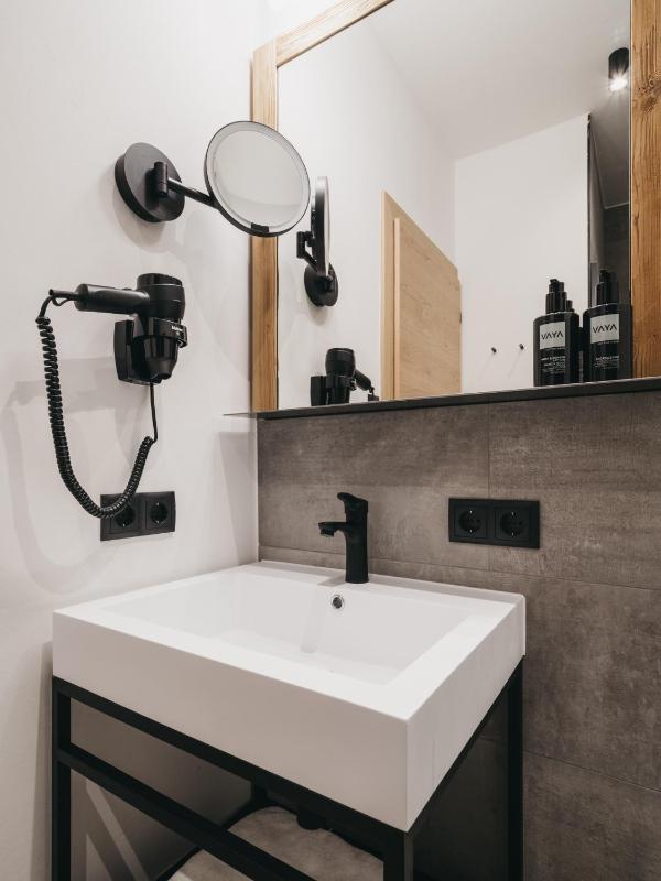 Single Room image 3