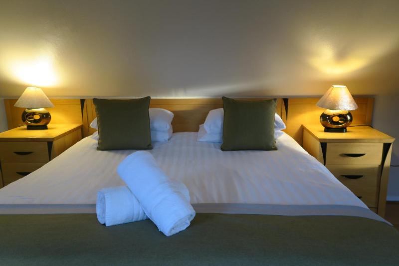 Classic Double Room image 4
