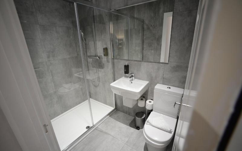 Triple Room with private toilet and shower image 4