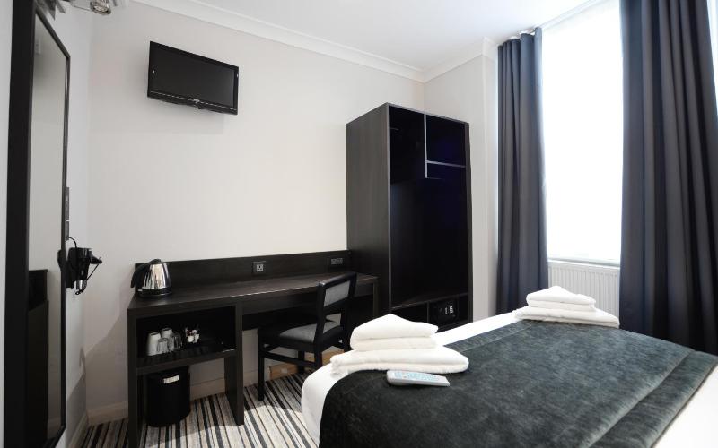 Twin Room with private Toilet and Shower image 3