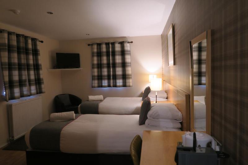 Twin Room image 1