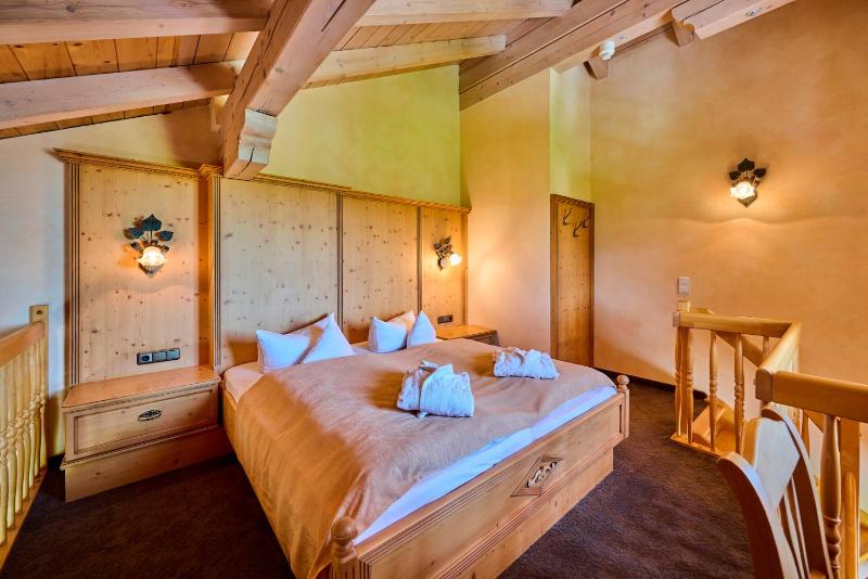 Junior Suite with Balcony image 1