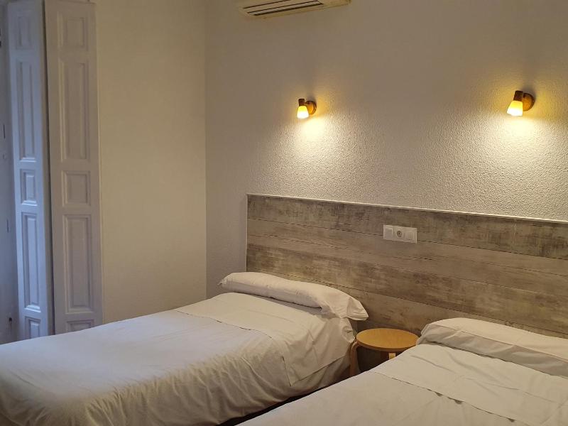 Hostal Ginebra -Madrid Centro Gran Vía Sol- - image 6
