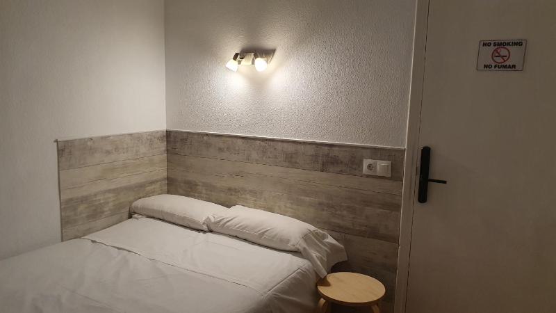 Single Room with Private Bathroom image 2