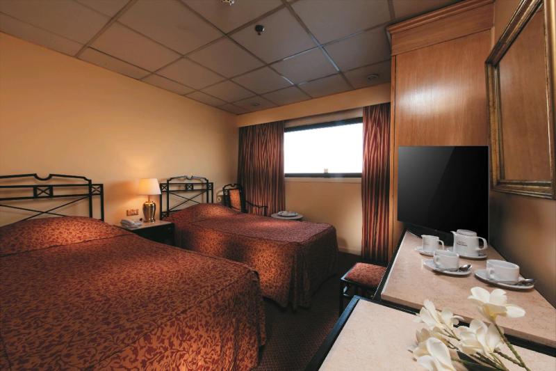 Standard Cabin image 2