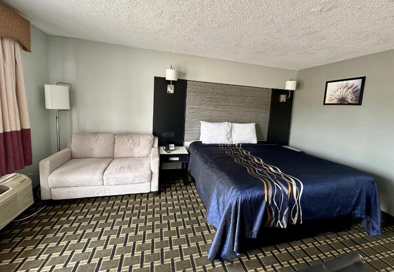 King Room - Non-Smoking image 3