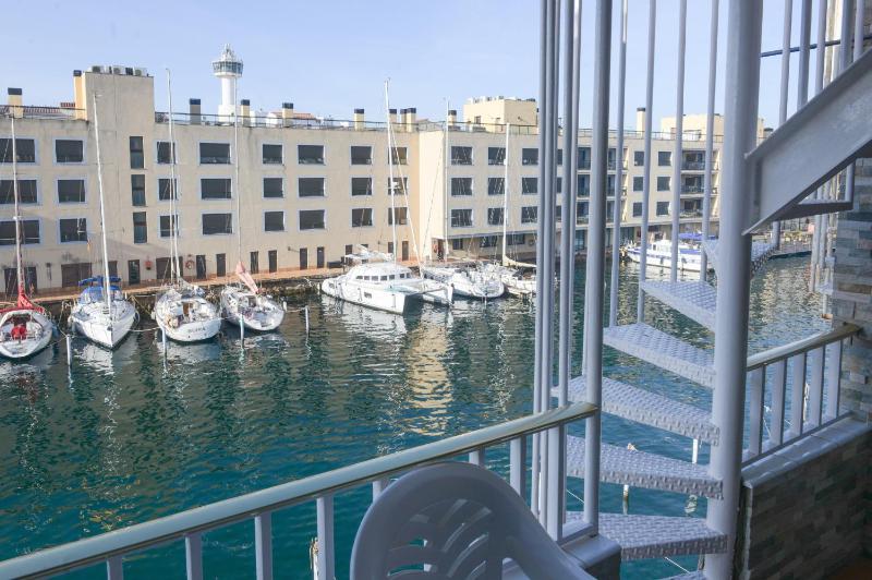 WELCS APARTAMENTO 118 EMP con vistas al canal - image 2