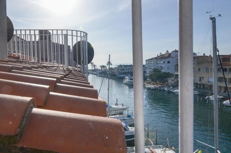WELCS APARTAMENTO 118 EMP con vistas al canal - image 5