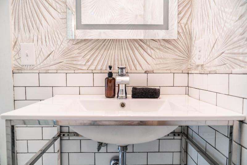 Oaklands on 9th - image 5