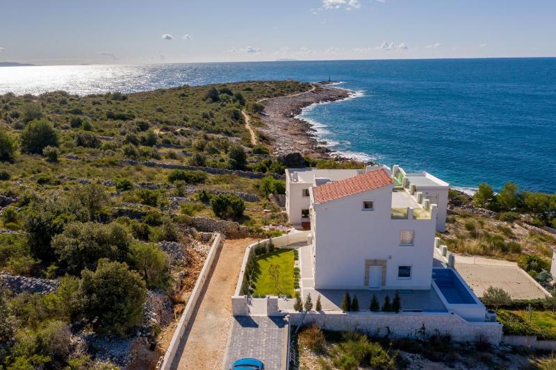 Villa Esquel - Beachfront heated pool - image 1