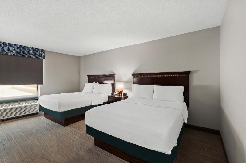 Room with Two Queen Beds - Non-Smoking image 3