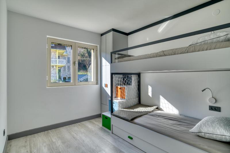 Luxurious 3-Bedroom Apartment by MN Property - image 8