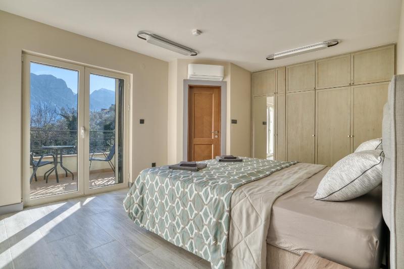 Luxurious 3-Bedroom Apartment by MN Property - image 15