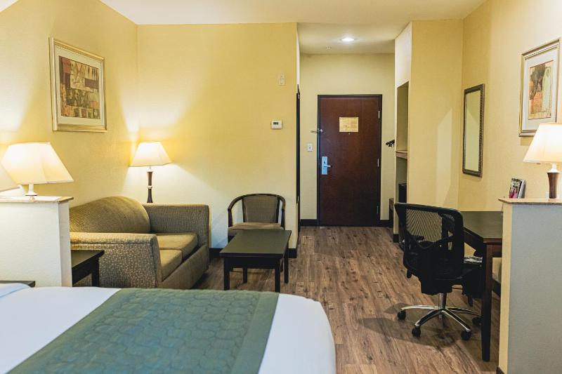 King Suite - Non-Smoking image 4
