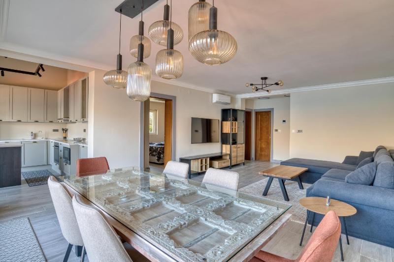 Luxurious 3-Bedroom Apartment by MN Property - image 7