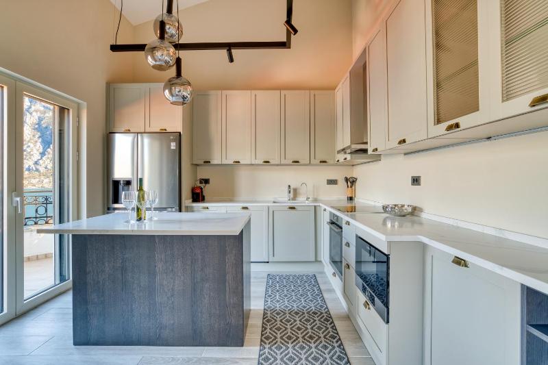 Luxurious 3-Bedroom Apartment by MN Property - image 14