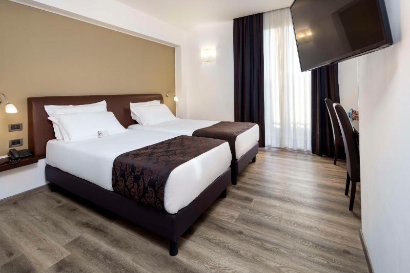 Comfort Twin Room image 3