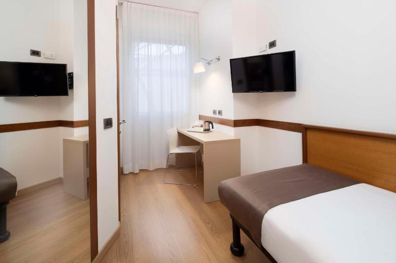 Economy Single Room image 4